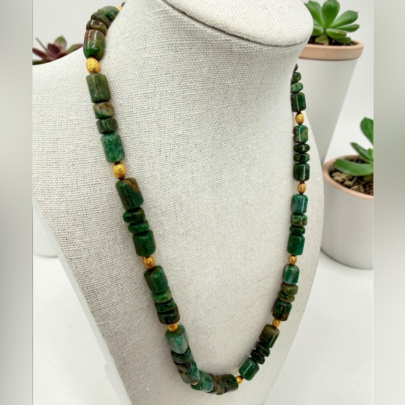 Mineral Grade Emerald Nugget Bead Necklace GoldTone Spacers Toggle Clasp 18” 53g - Picture 6 of 17